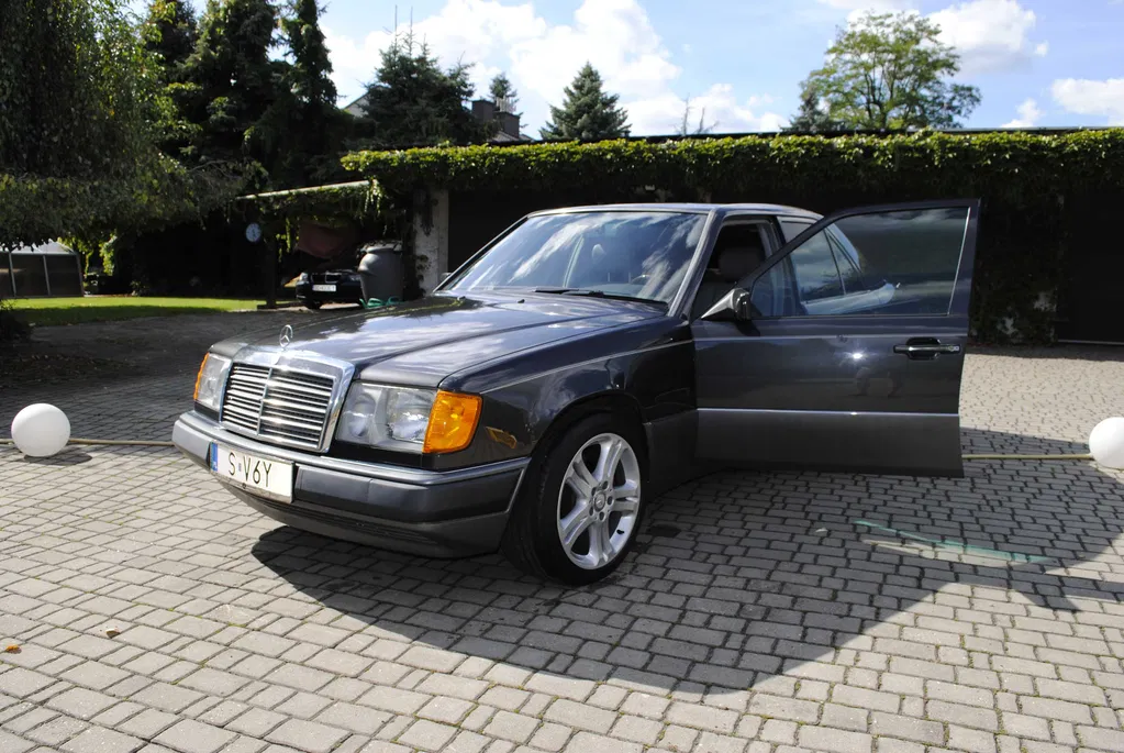 Zdjęcie: 1993 Mercedes-Benz E Klasa