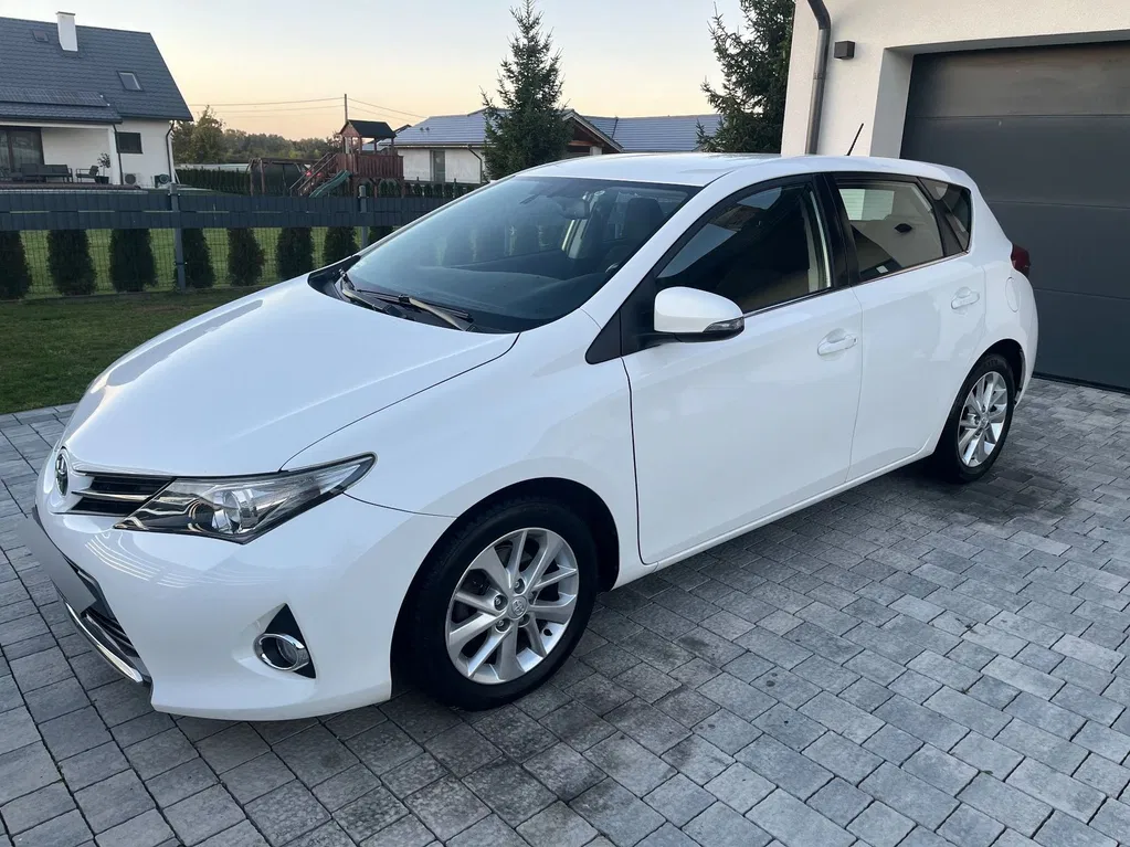 Zdjęcie: 2013 Toyota Auris