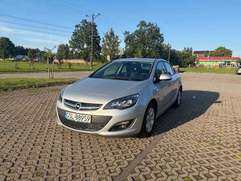 Zdjęcie: 2013 Opel Astra