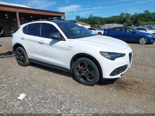Zdjęcie: 2023 Alfa Romeo Stelvio