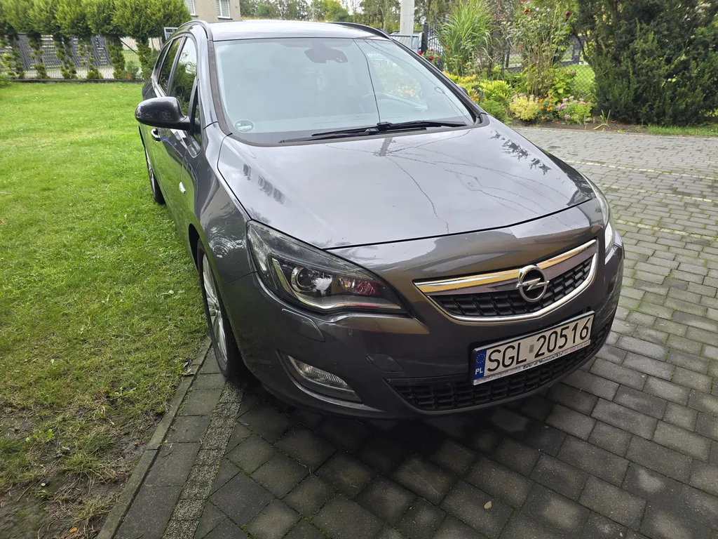 Zdjęcie: 2011 Opel Astra