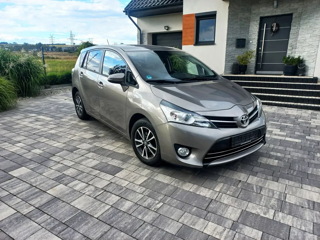 Zdjęcie: 2013 Toyota Verso