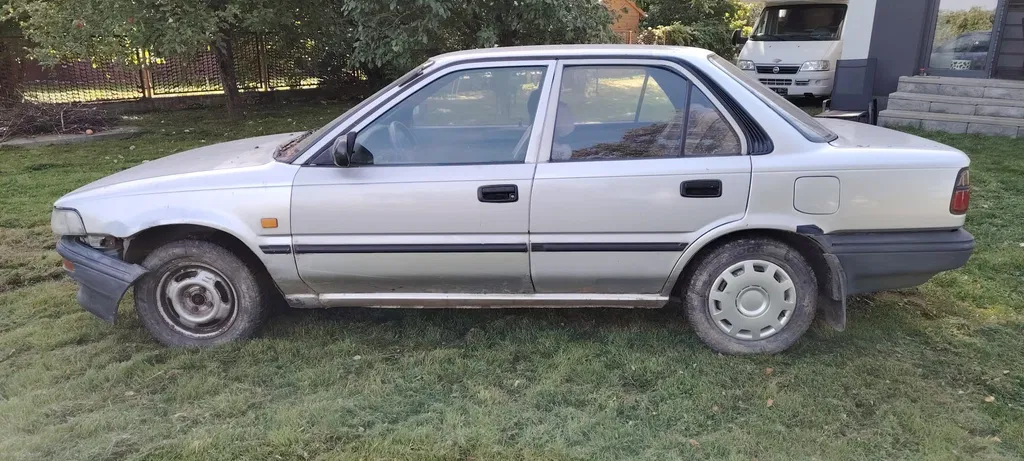 Zdjęcie: 1989 Toyota Corolla