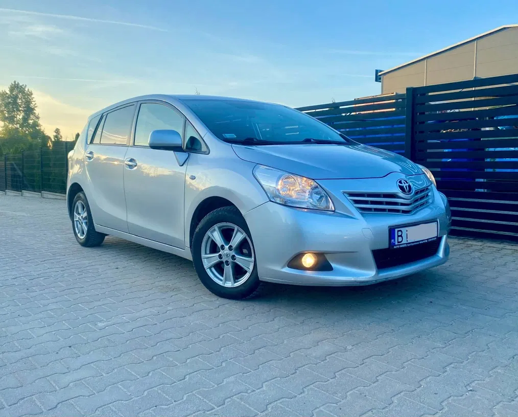 Zdjęcie: 2010 Toyota Verso