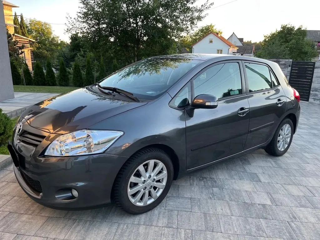Zdjęcie: 2011 Toyota Auris