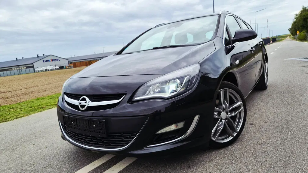 Zdjęcie: 2012 Opel Astra