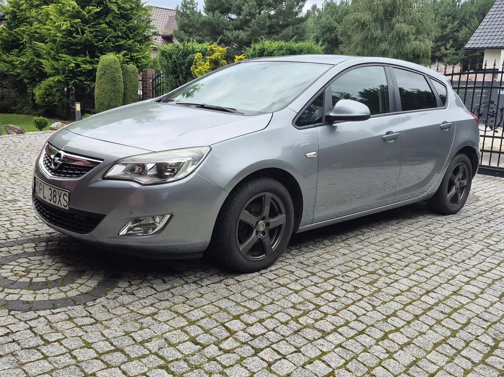 Zdjęcie: 2011 Opel Astra