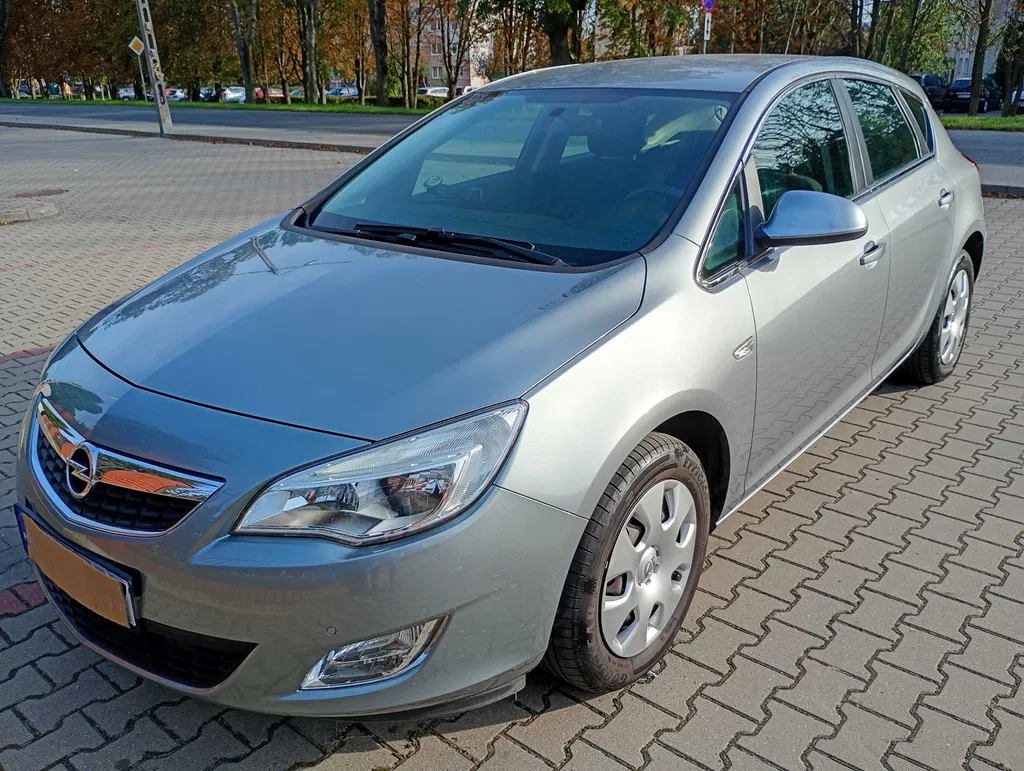 Zdjęcie: 2010 Opel Astra