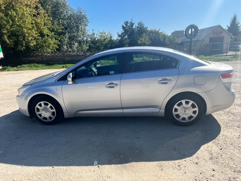 Zdjęcie: 2011 Toyota Avensis