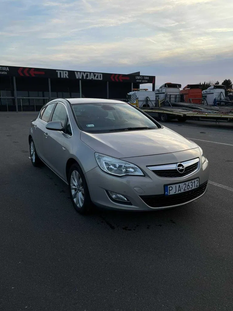 Zdjęcie: 2010 Opel Astra
