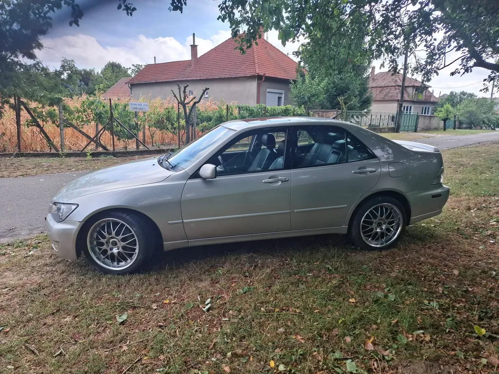 Zdjęcie: 2005 Lexus IS