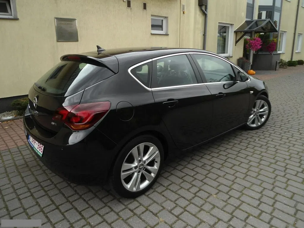 Zdjęcie: 2010 Opel Astra