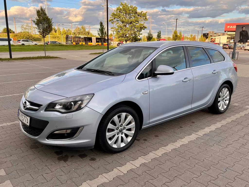 Zdjęcie: 2014 Opel Astra