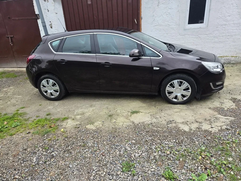 Zdjęcie: 2012 Opel Astra
