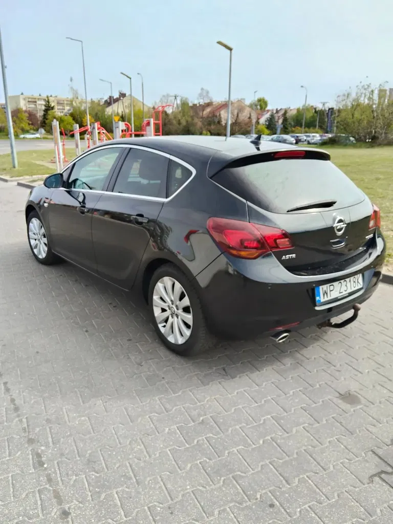 Zdjęcie: 2012 Opel Astra