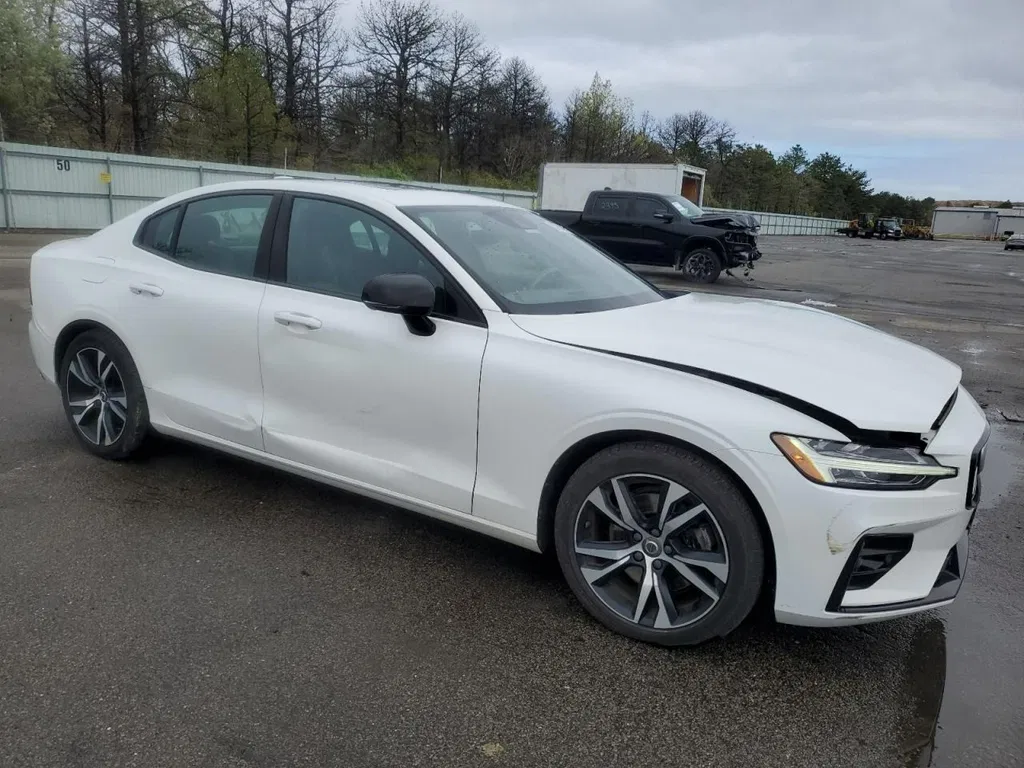 Zdjęcie: 2021 Volvo S60