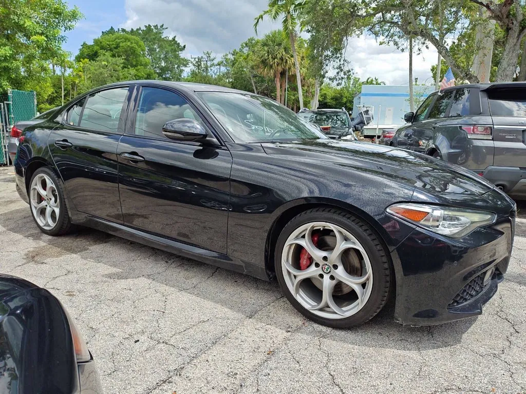 Zdjęcie: 2019 Alfa Romeo Giulia