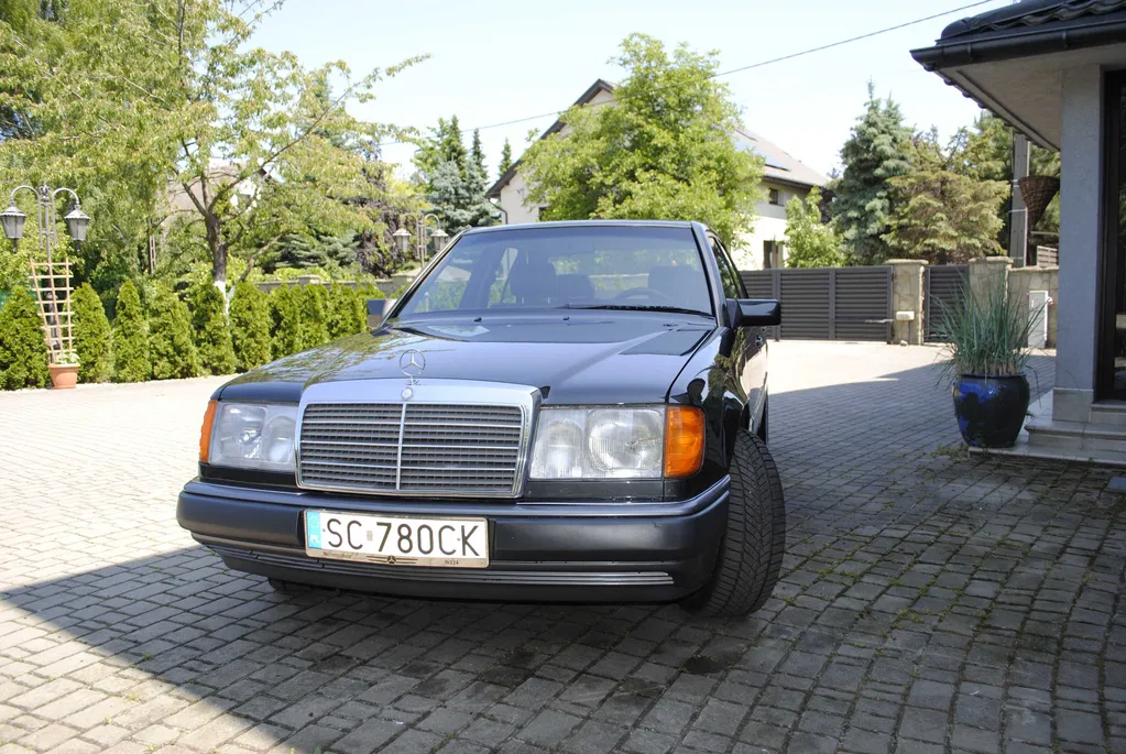Zdjęcie: 1989 Mercedes-Benz E Klasa