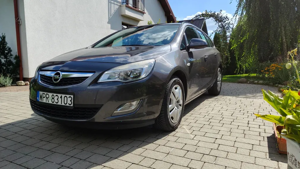 Zdjęcie: 2012 Opel Astra