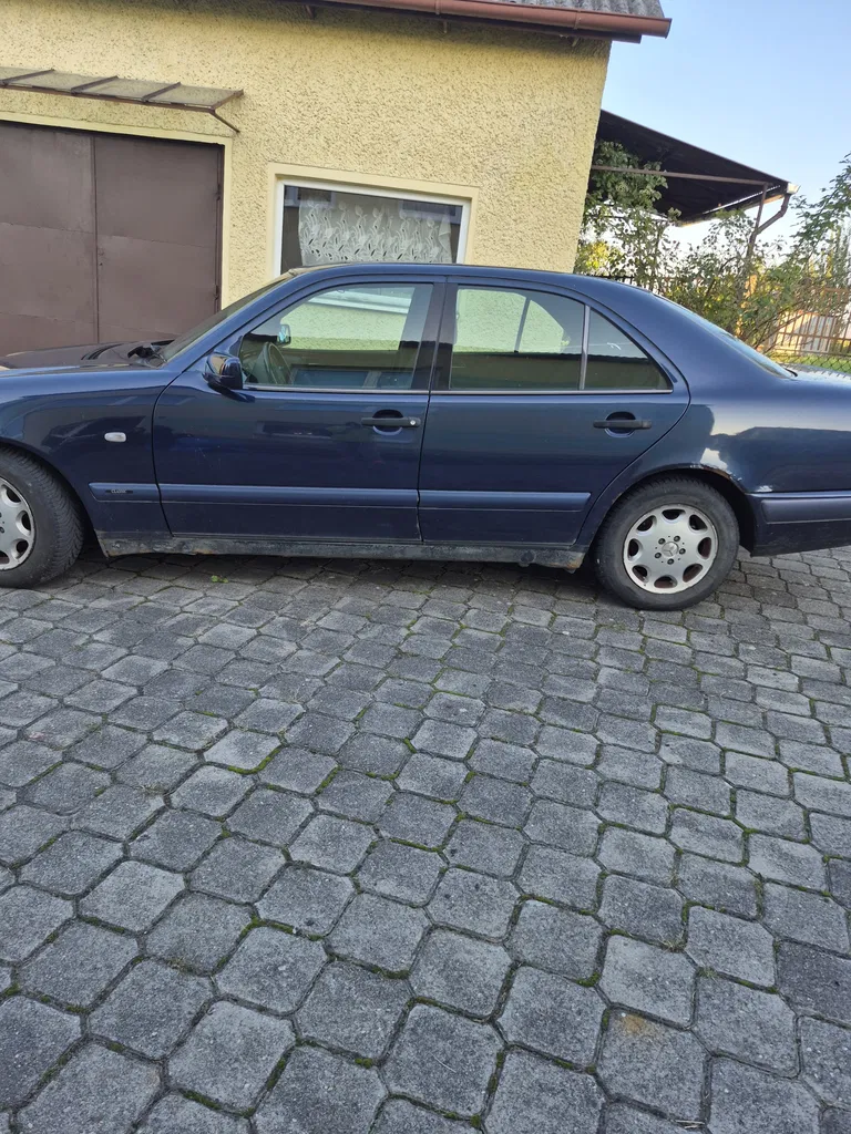 Zdjęcie: 1997 Mercedes-Benz Seria 200