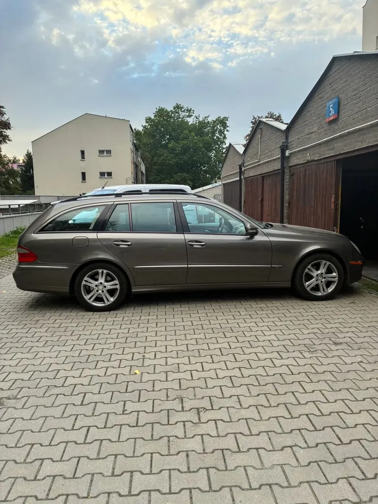 Zdjęcie: 2009 Mercedes-Benz E Klasa