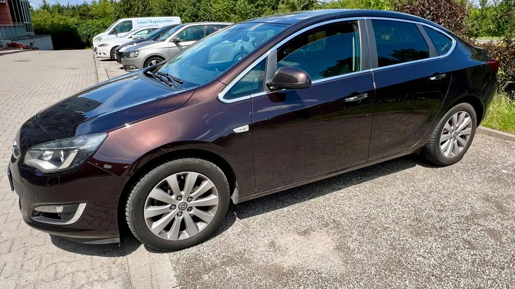 Zdjęcie: 2012 Opel Astra