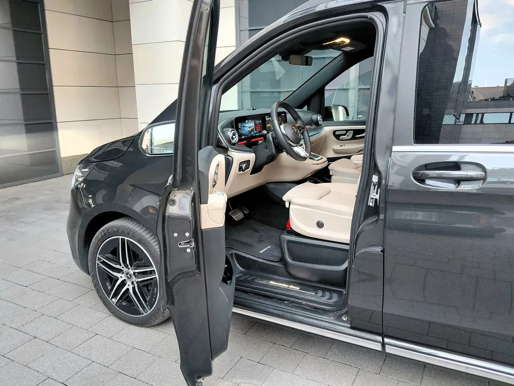 Zdjęcie: 2025 Mercedes-Benz V klasa