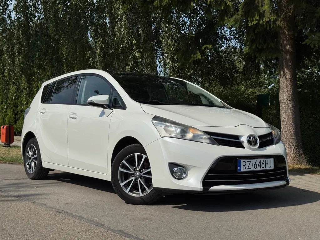 Zdjęcie: 2012 Toyota Verso