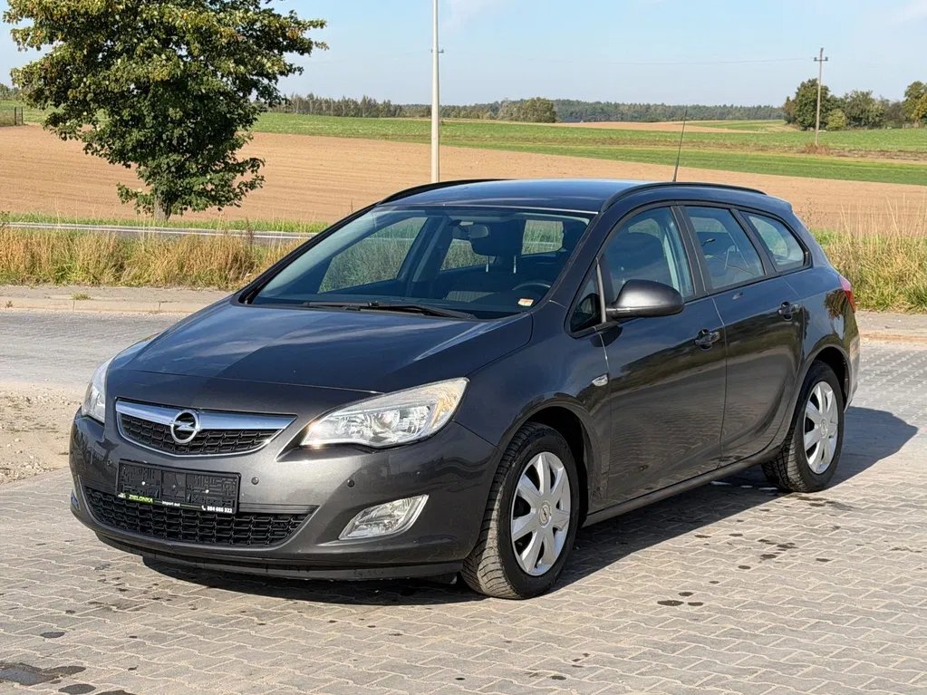 Zdjęcie: 2011 Opel Astra