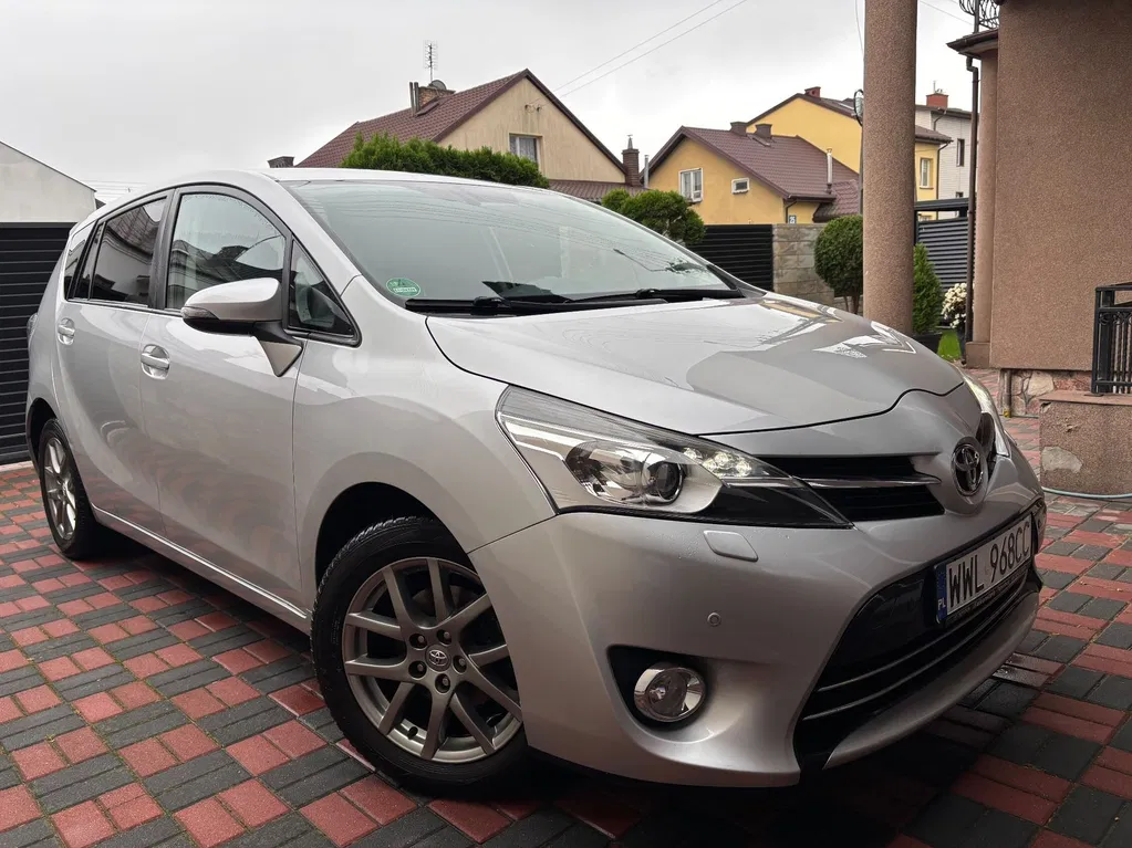 Zdjęcie: 2013 Toyota Verso