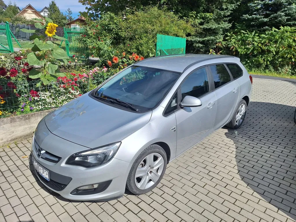 Zdjęcie: 2012 Opel Astra