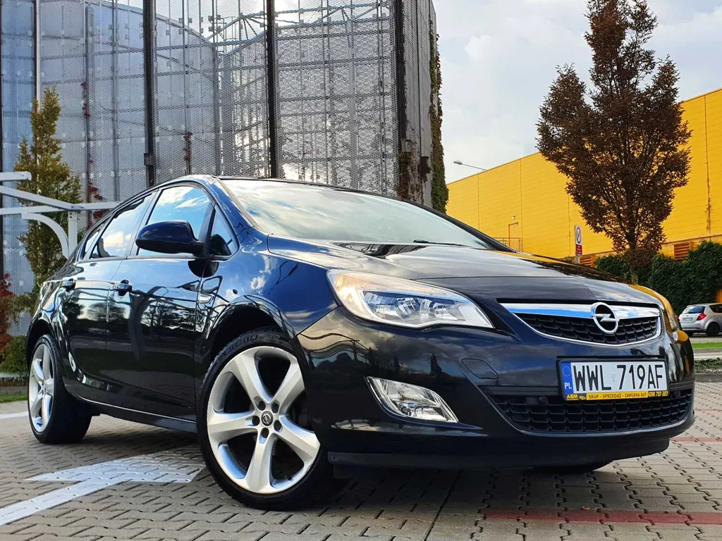 Zdjęcie: 2012 Opel Astra
