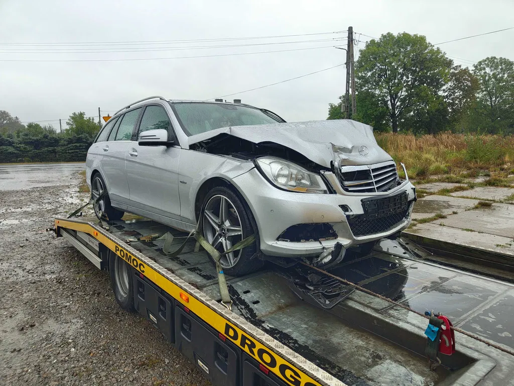 Zdjęcie: 2011 Mercedes-Benz C Klasa