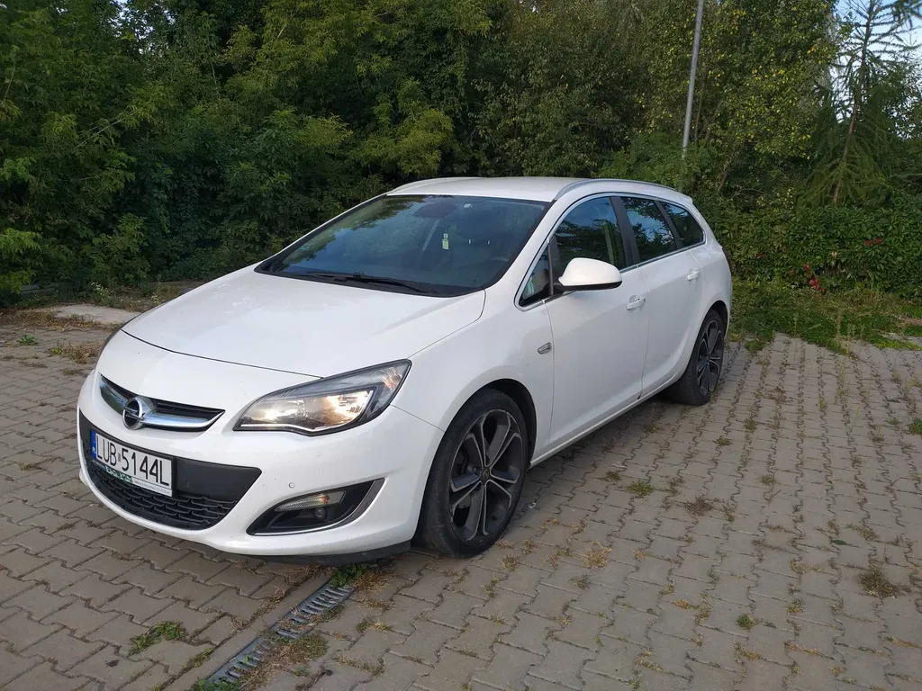 Zdjęcie: 2014 Opel Astra
