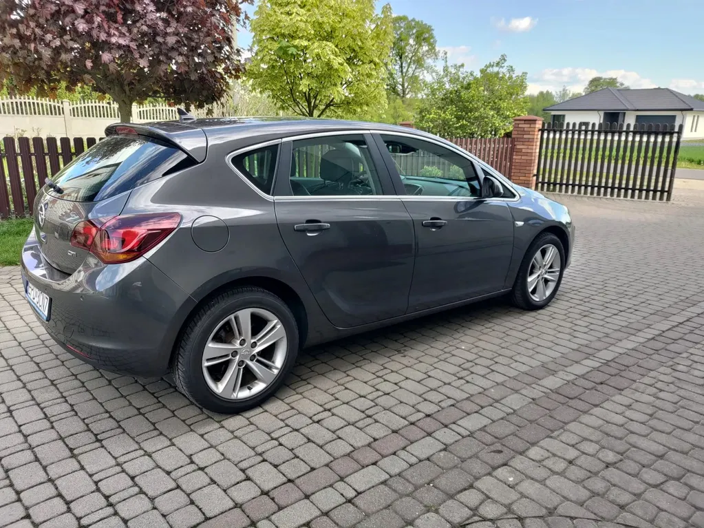 Zdjęcie: 2011 Opel Astra