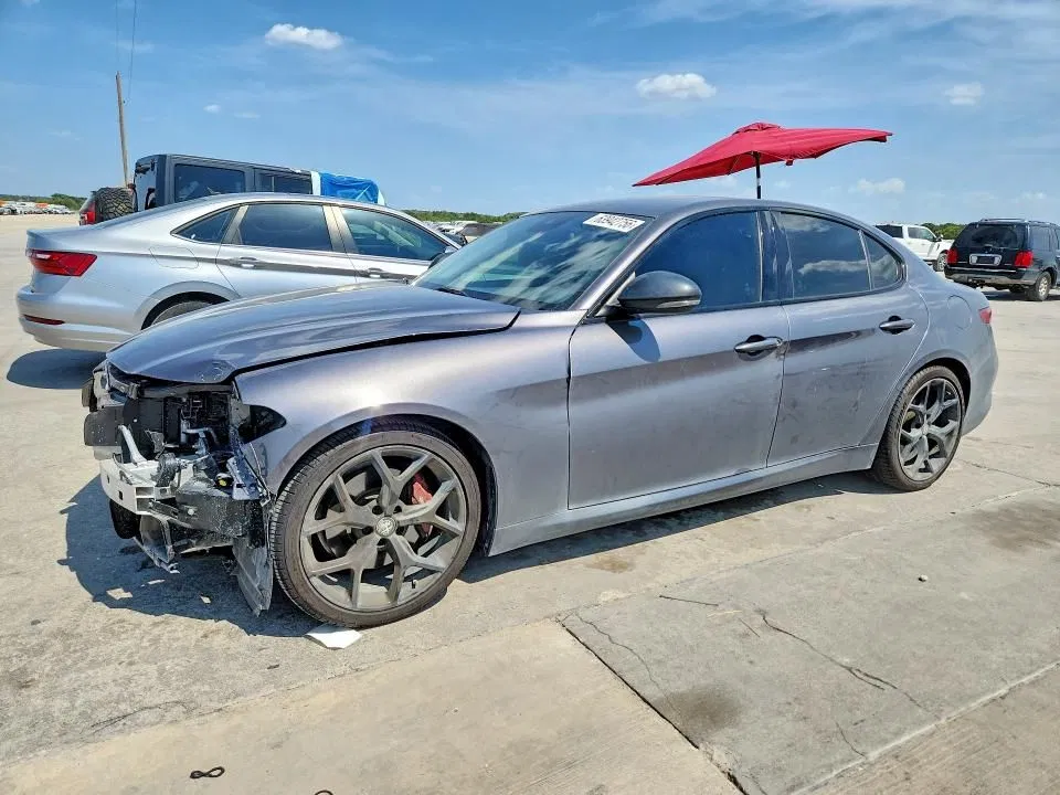 Zdjęcie: 2020 Alfa Romeo Giulia