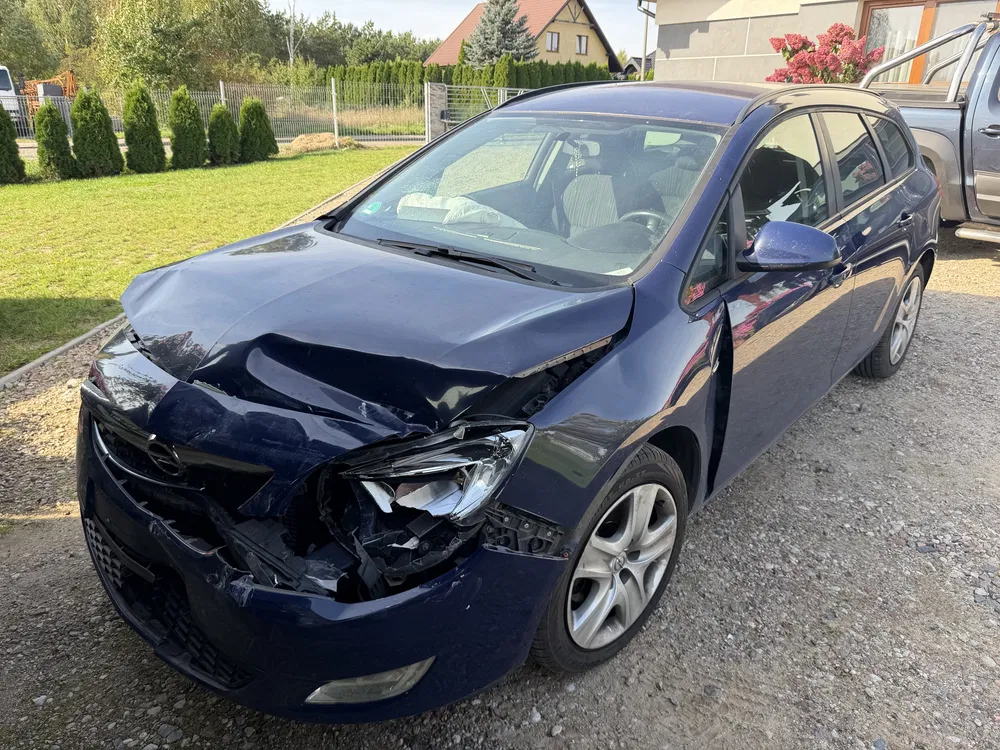 Zdjęcie: 2011 Opel Astra