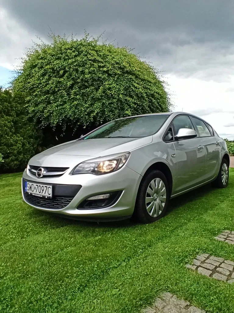 Zdjęcie: 2014 Opel Astra