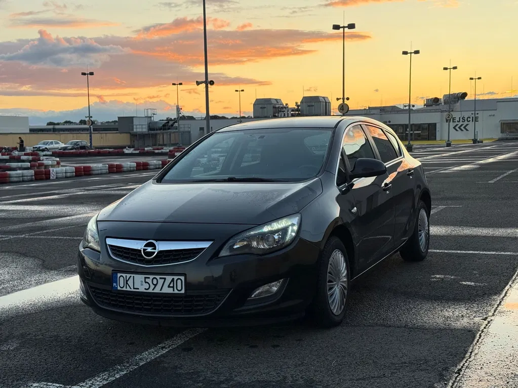 Zdjęcie: 2012 Opel Astra