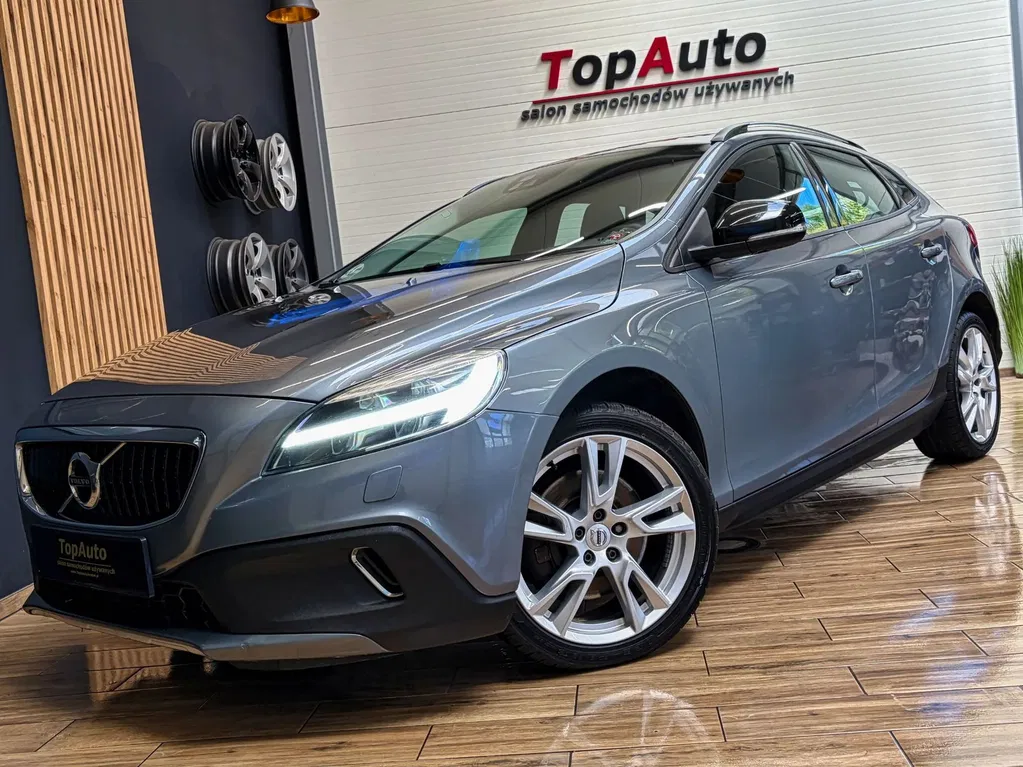 Zdjęcie: 2017 Volvo V40 Cross Country