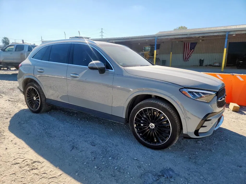 Zdjęcie: 2025 Mercedes-Benz GLC