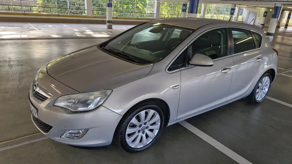 Zdjęcie: 2010 Opel Astra