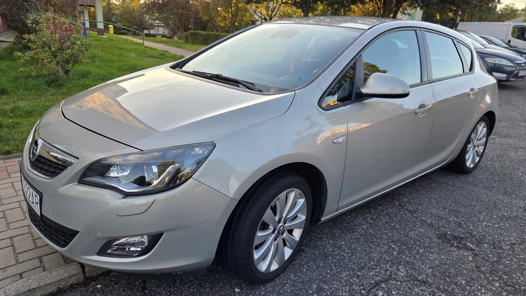 Zdjęcie: 2010 Opel Astra