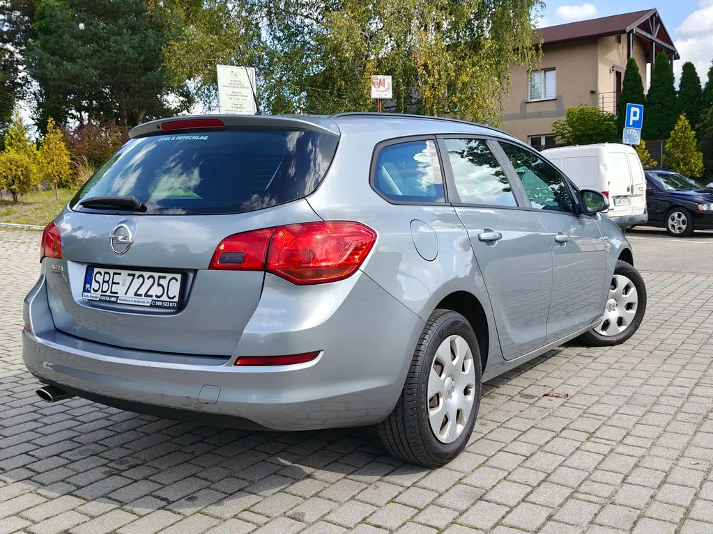 Zdjęcie: 2011 Opel Astra