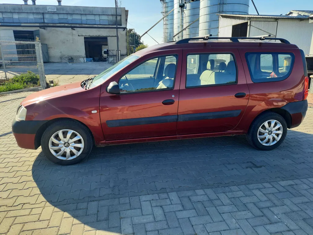 Zdjęcie: 2006 Dacia Logan