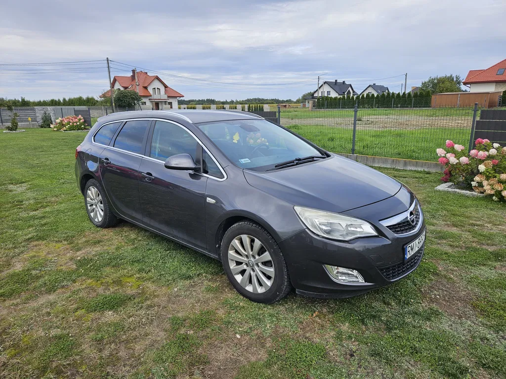 Zdjęcie: 2012 Opel Astra