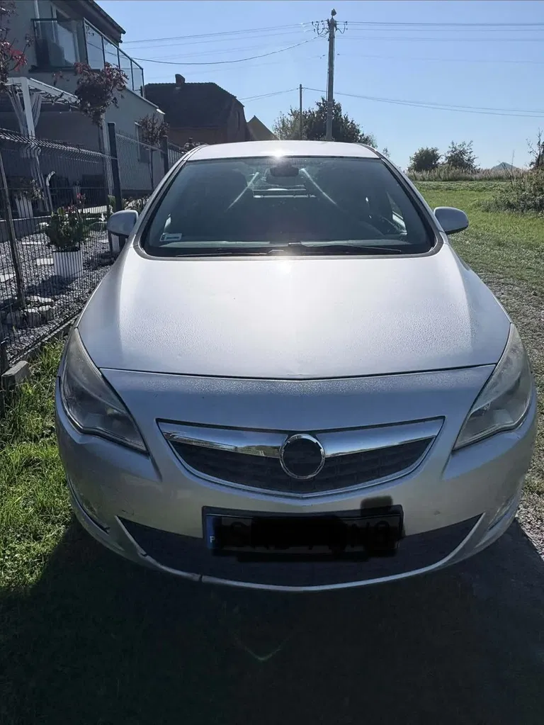 Zdjęcie: 2010 Opel Astra