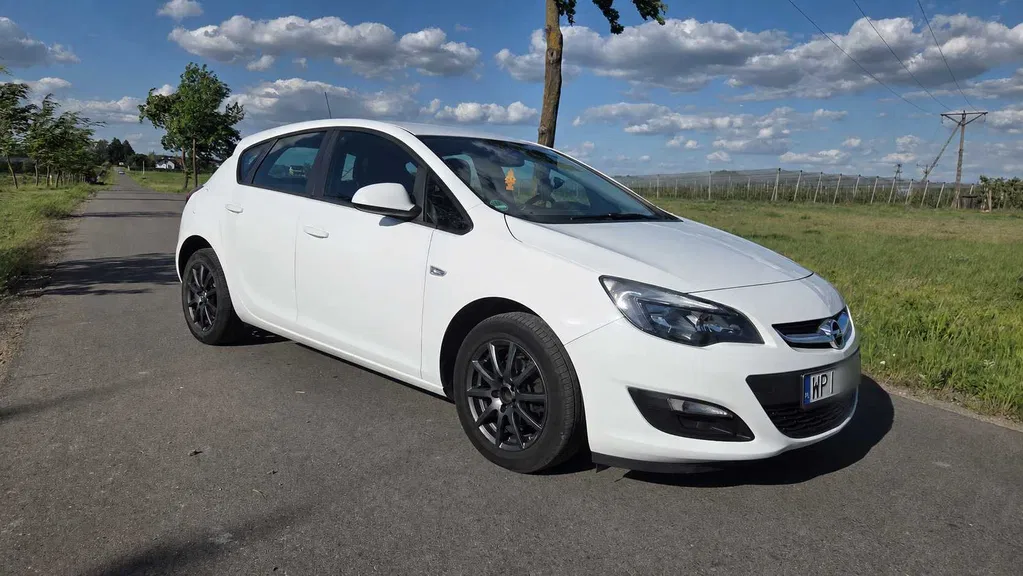Zdjęcie: 2013 Opel Astra