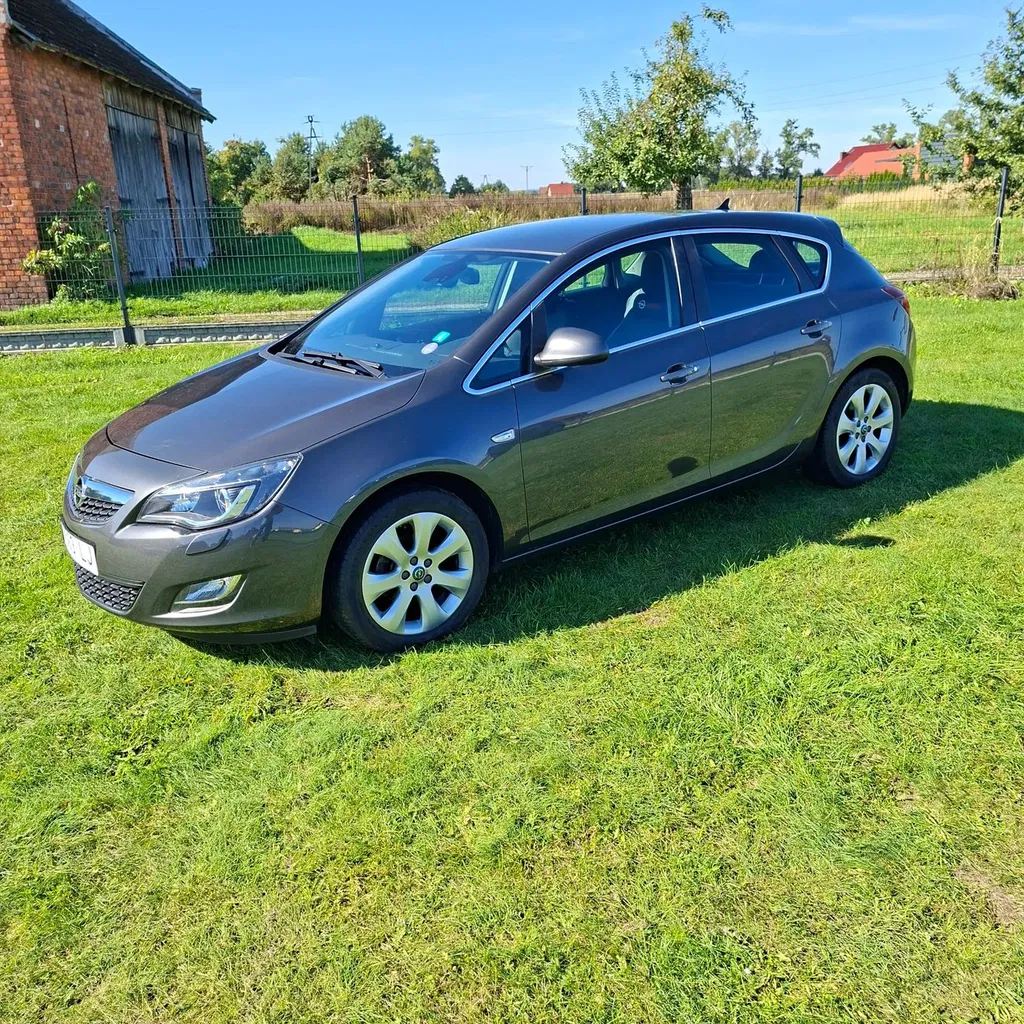 Zdjęcie: 2012 Opel Astra
