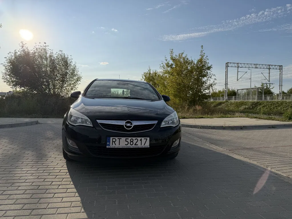Zdjęcie: 2010 Opel Astra